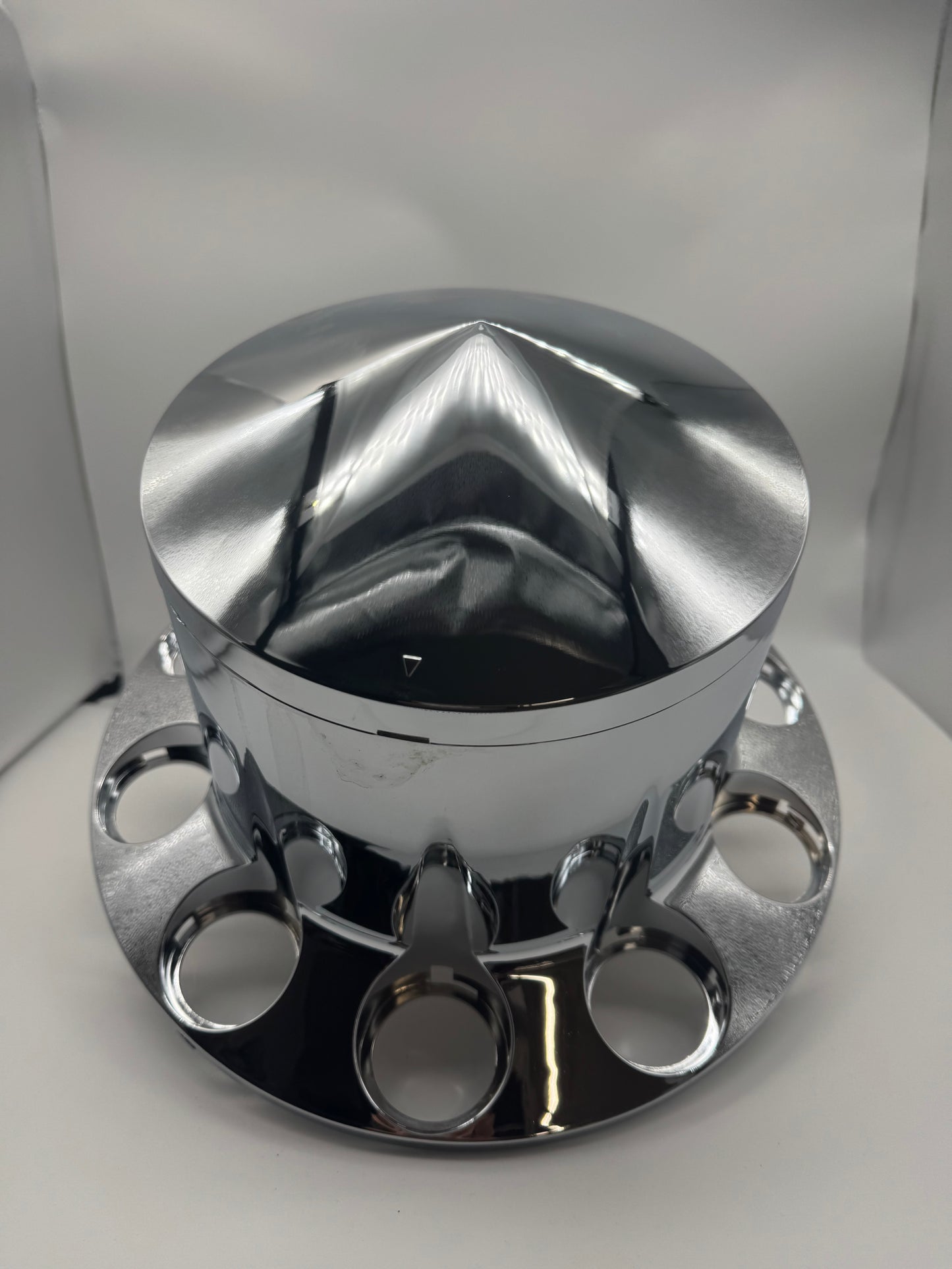 Rear Pointed Axle Cover - 562.E1007R