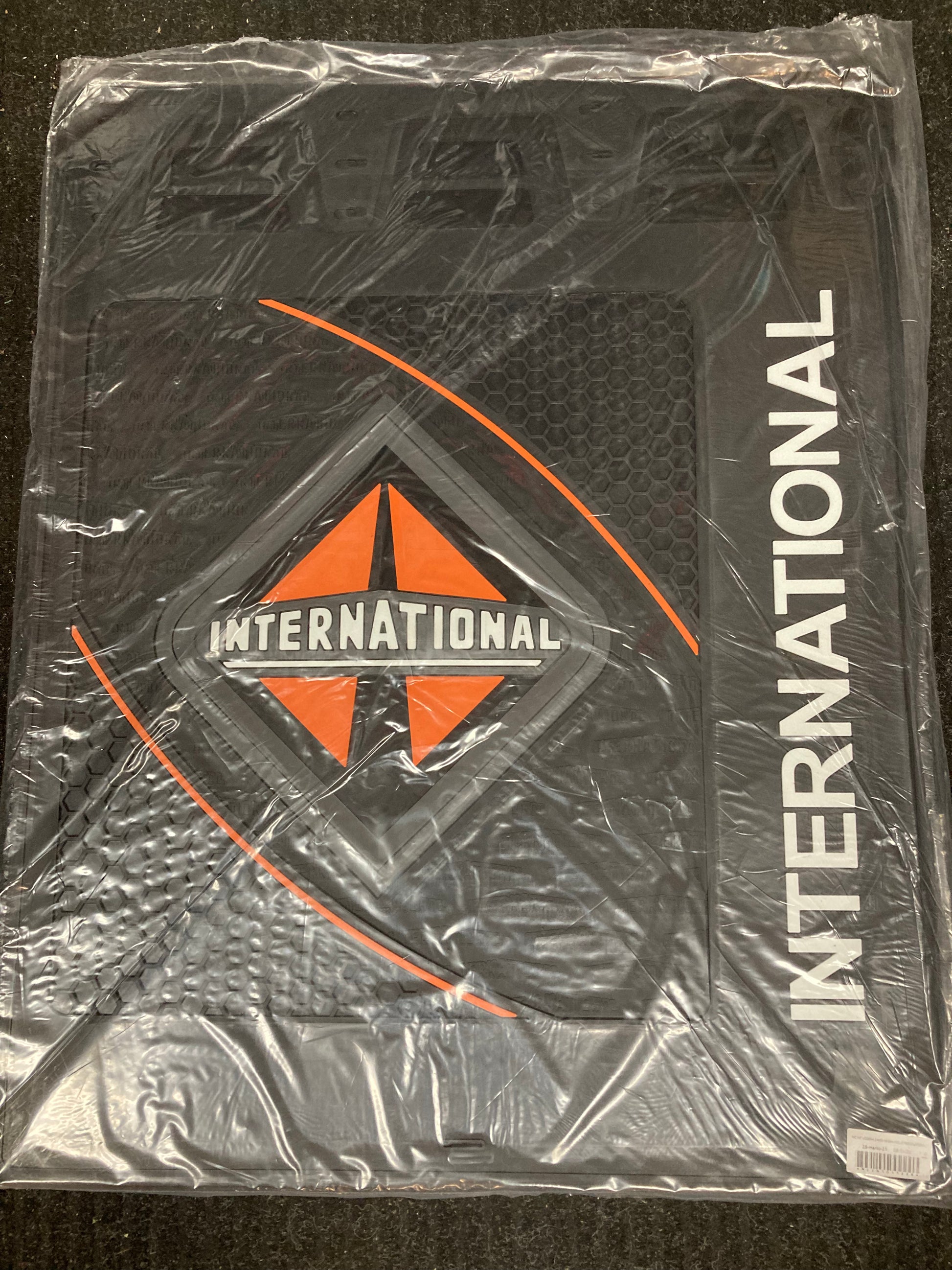 International Mud Flaps 24" X 30"  Side Logo Black - MCIN1011228